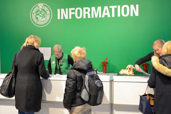 Informationsdisk på utställning